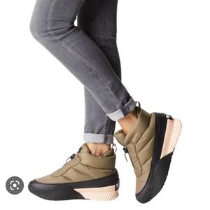 NWT Sorel Out N About Puffy Boots Sage Size 7